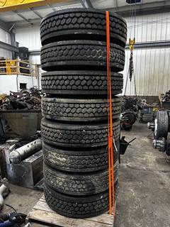HUB PILOT 24.5 Tire & Rim for a Peterbilt 389