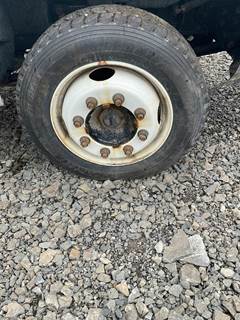 International CV515 Tire & Rim