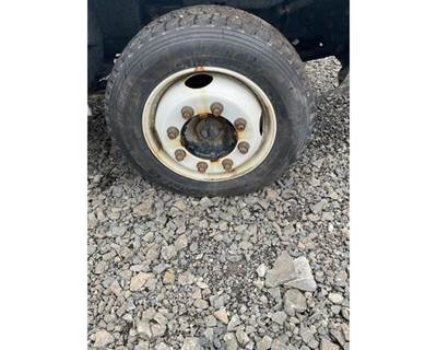 International CV515 Tire & Rim