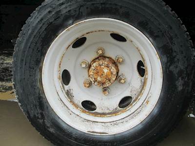 Isuzu NPR Tire & Rim