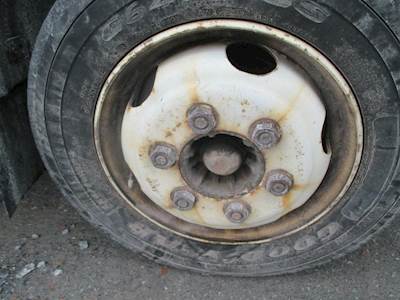 Isuzu NPR Tire & Rim