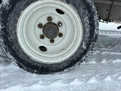 Isuzu NQR Tire & Rim