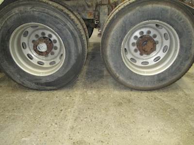 Peterbilt 386 Tire & Rim