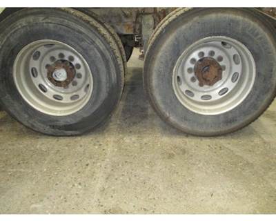 Peterbilt 386 Tire & Rim