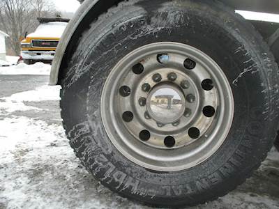 Peterbilt 388 Tire & Rim