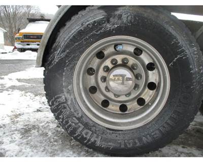 Peterbilt 388 Tire & Rim