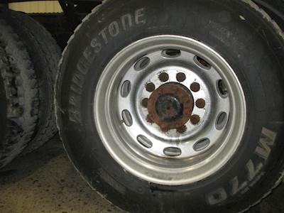 Peterbilt 389 Tire & Rim