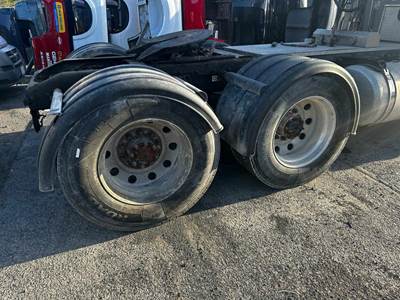 Peterbilt 389 Tire & Rim