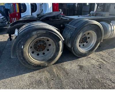 Peterbilt 389 Tire & Rim