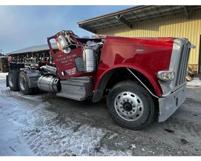 Peterbilt 389 Tire & Rim