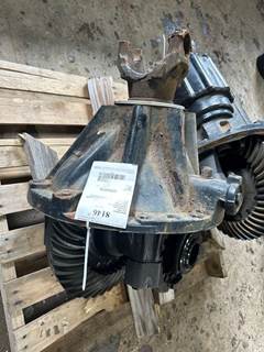 Spicer D46-170 Tire & Rim for a Peterbilt 389