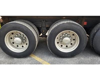 Volvo VHD Tire & Rim