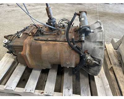 Fuller RTLO18913A Transmission for a Peterbilt 389