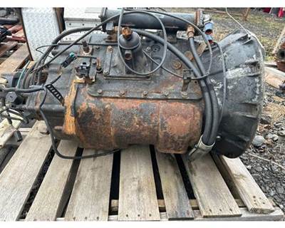 Fuller RTLO18918B Transmission for a Kenworth W900