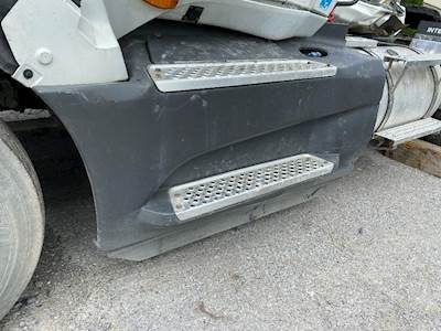 International LT625 Truck Skirt