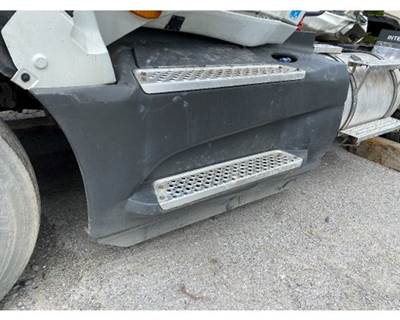 International LT625 Truck Skirt