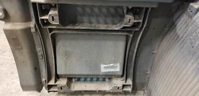 Volvo VNL Right Truck Skirt