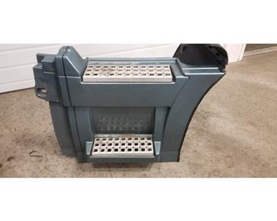 Volvo VNL Left Truck Skirt