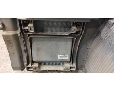 Volvo VNL Right Truck Skirt