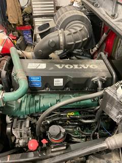 Volvo D13 Valve Cover for a Volvo VNL