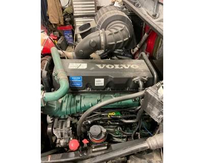 Volvo D13 Valve Cover for a Volvo VNL