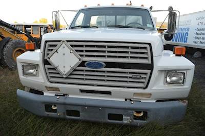 Ford F-700 Windshield Glass for a Ford F700