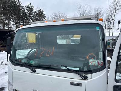 Isuzu NPR Windshield Glass for a Isuzu NRR