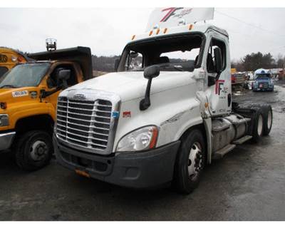 Freightliner Cascadia Windshield Wiper Motor for a Freightliner CASCADIA 125