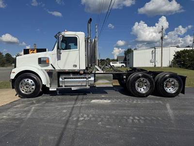 Freightliner Coronado 132 Day Cab Truck - Detroit 500HP, 10 Speed Manual