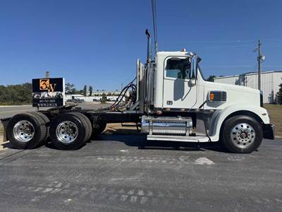 Freightliner Coronado 132 Day Cab Truck - Detroit 500HP, 10 Speed Manual