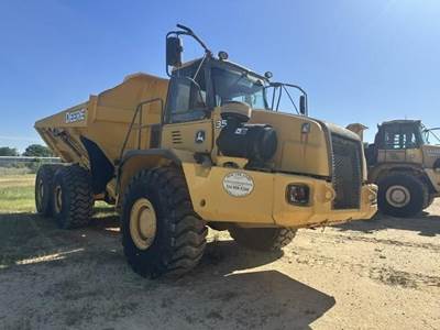 John Deere 350D Off-Highway Truck