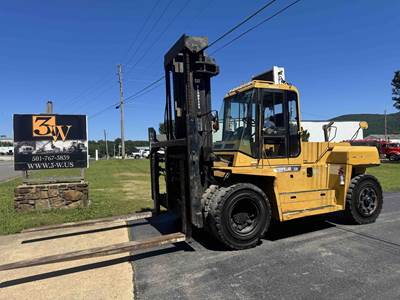 Caterpillar DP150 Pneumatic Tire Forklift - 30000lb Capacity