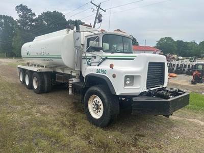 Mack DM690S 5000 Gallon Water Truck - 300HP, Manual