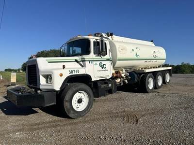 Mack DM690S 5000 Gallon Water Truck - 300HP, Manual