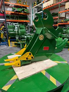 6" Trenching Bucket John Deere Wedge Lock Coupler Style for 2.6 - 3.7 Tons