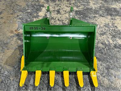 30" Digging Bucket John Deere Wedge Lock Coupler Style for 2.6 - 3.7 Tons