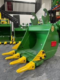 JMA 18" Digging Bucket John Deere Wedge Lock Coupler Style for 2.6 - 3.7 Tons