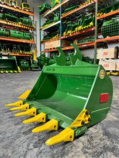 30" Digging Bucket John Deere Wedge Lock Coupler Style for 2.6 - 3.7 Tons