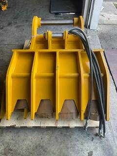 Hydraulic Thumb for Excavator John Deere 350G or Similar Machines.