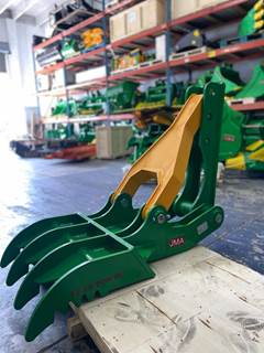 Weld-On Manual Thumb for 10-18 Ton John Deere Excavators