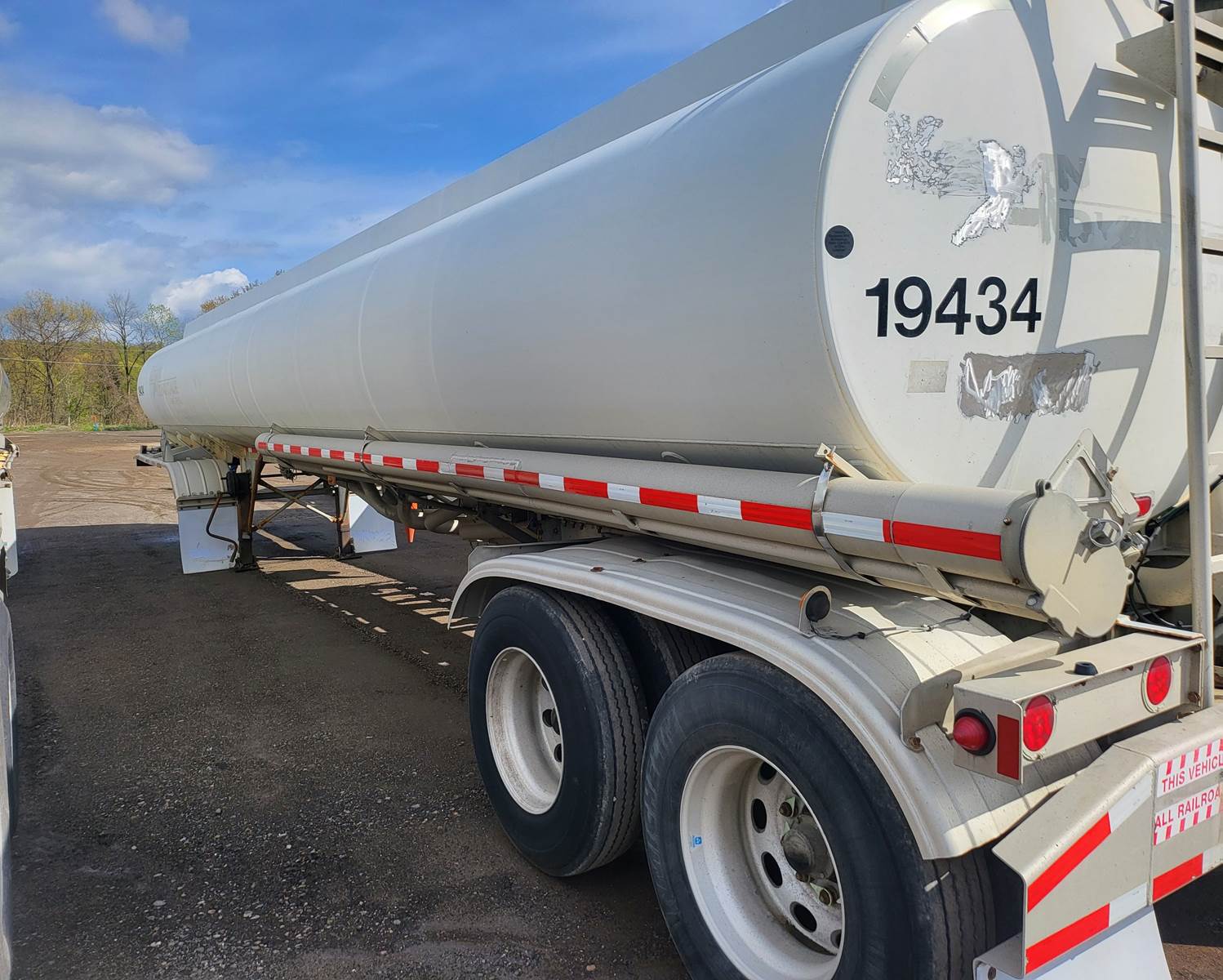 2004 Heil 9200 GALLON 5 COMPARTMENT Fuel Tanker Trailer For Sale
