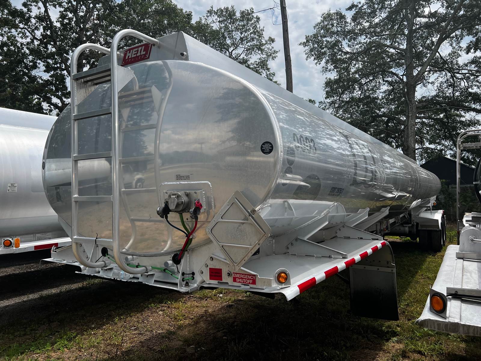 2018 Heil 9500x4 DOT 406 Air Ride Fuel Tanker Trailer For Sale
