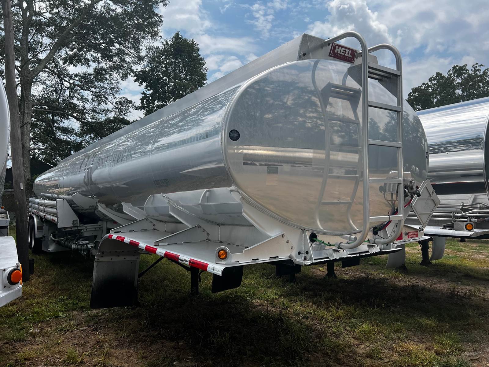 2018 Heil 9500x4 DOT 406 Air Ride Fuel Tanker Trailer For Sale
