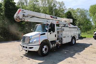 2017 International DuraStar 4400 Boom / Bucket Truck