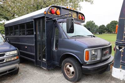 2001 GMC Savana Bus