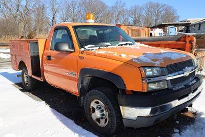 2004 Chevrolet Silverado 2500HD Cab & Chassis Truck