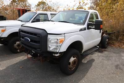 2014 Ford F-350 Cab & Chassis Truck