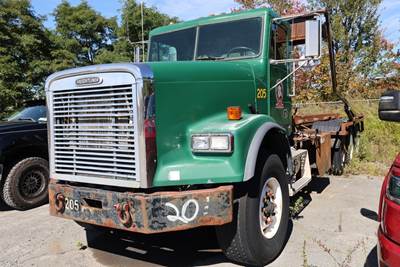 2003 Freightliner Coronado SD Cab & Chassis Truck