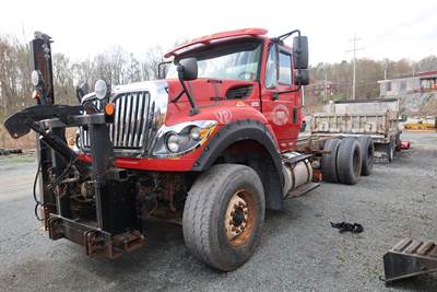 2016 International WorkStar 7600 Cab & Chassis Truck