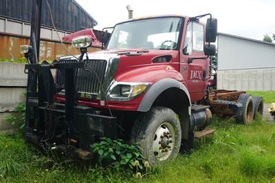 2004 International WorkStar 7600 Cab & Chassis Truck